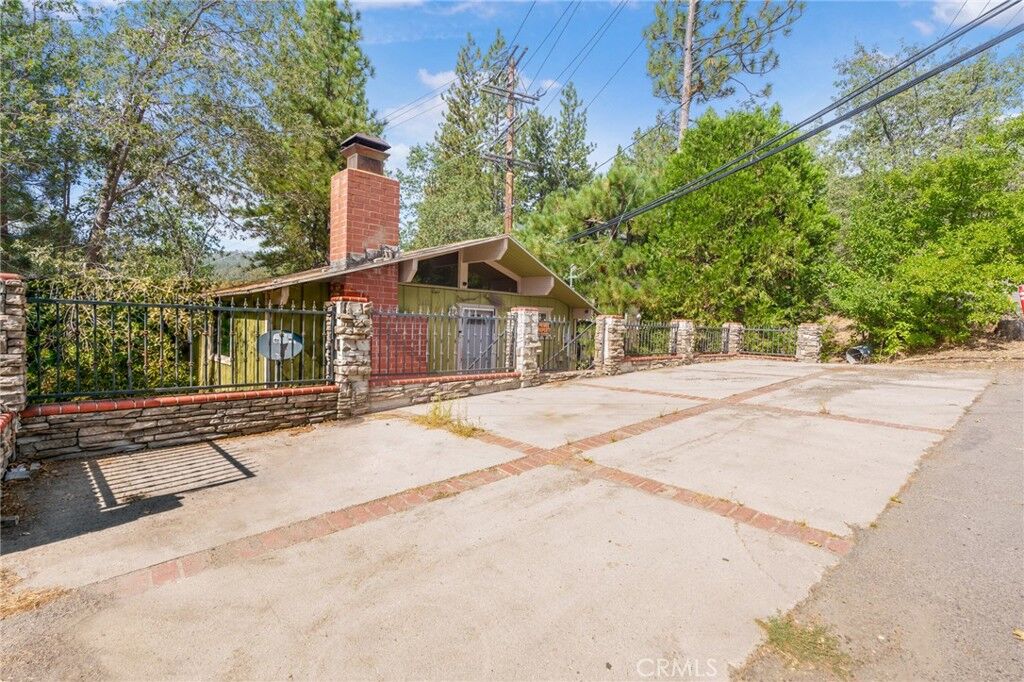 Property Photo:  32892 Lone Pine  CA 92382 