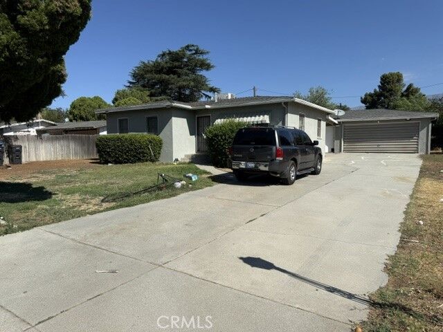 Property Photo: 1425 W Hays CA 92220