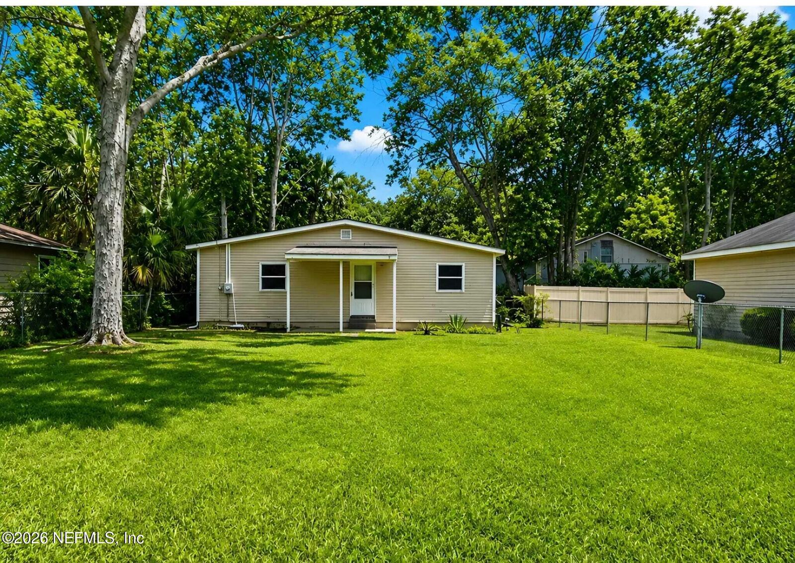 Property Photo: 2112 Tuskegee Road FL 32209