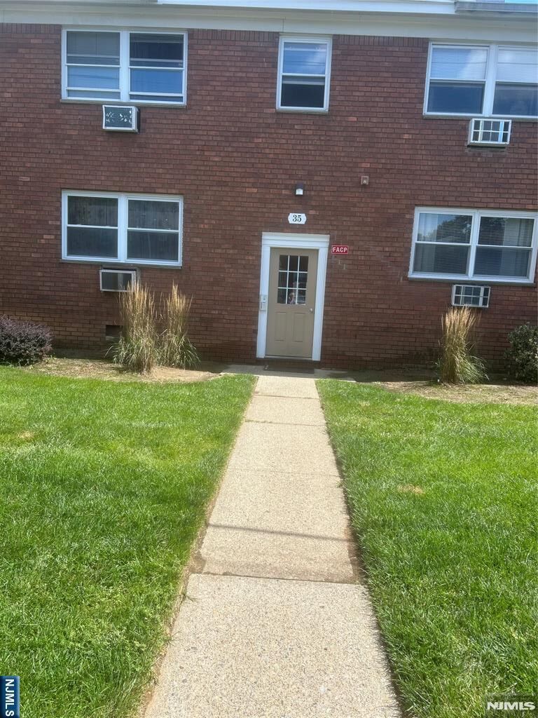 Property Photo:  35 Knox Terrace 2C  NJ 07470 