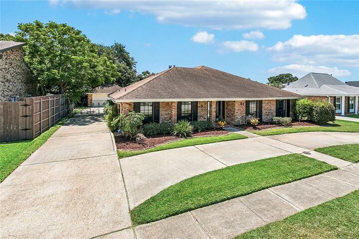 Property Photo:  61 Woodlake Boulevard  LA 70065 