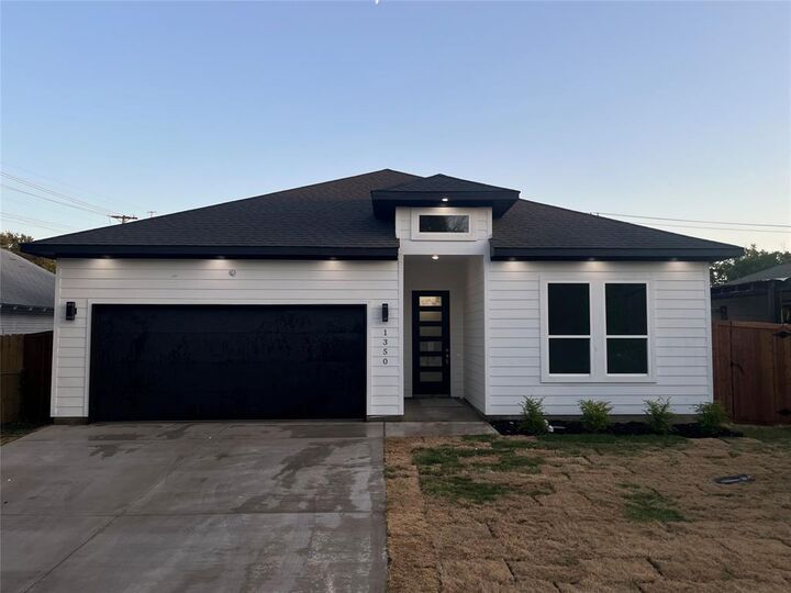 Property Photo: 1350 Claude Street TX 75203
