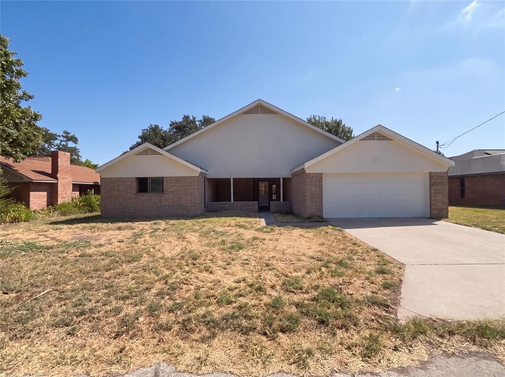 Property Photo:  305 Rash Lane  TX 75160 