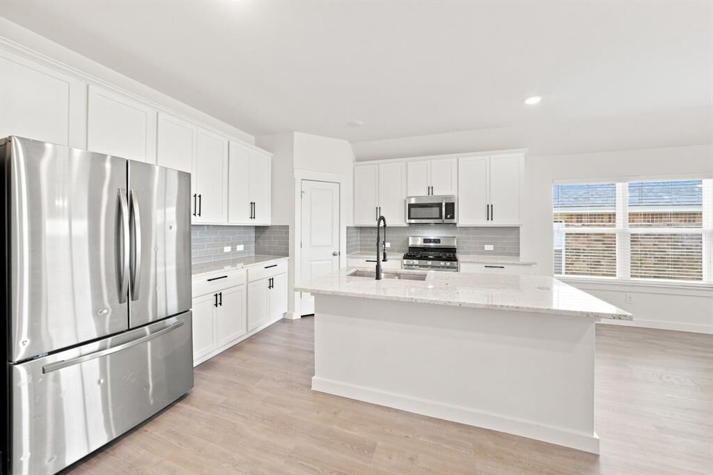 Property Photo: 702 Woodford Way TX 75069