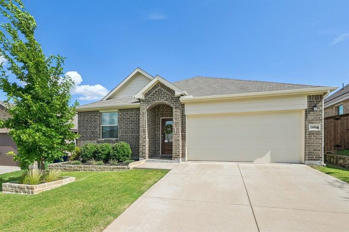Property Photo: 11600 Silver Queen Drive TX 76227