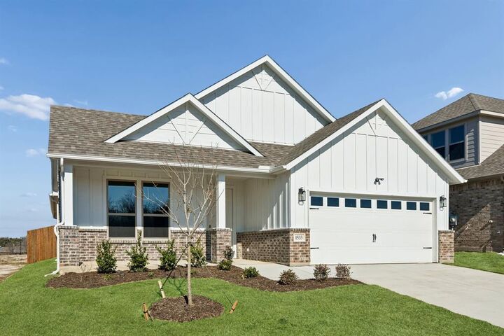 Property Photo: 1533 Oakdale Drive TX 75142