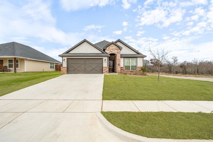 Property Photo: 102 Clover Circle TX 76086
