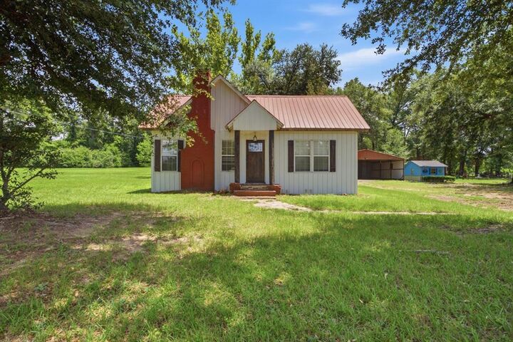 Property Photo:  506 E Longview Street  TX 75750 