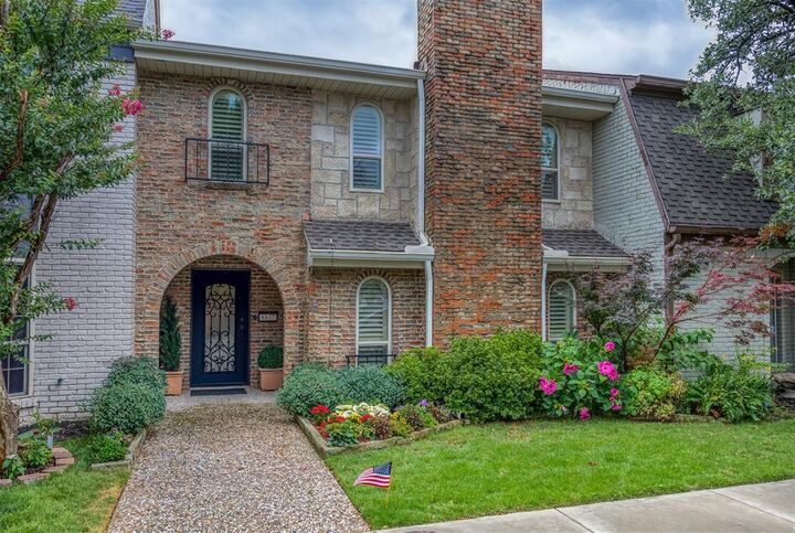 Property Photo:  6837 Anglebluff Circle  TX 75248 