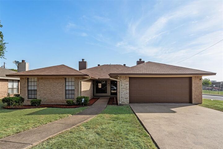 Property Photo: 217 Silver Creek Drive TX 75137