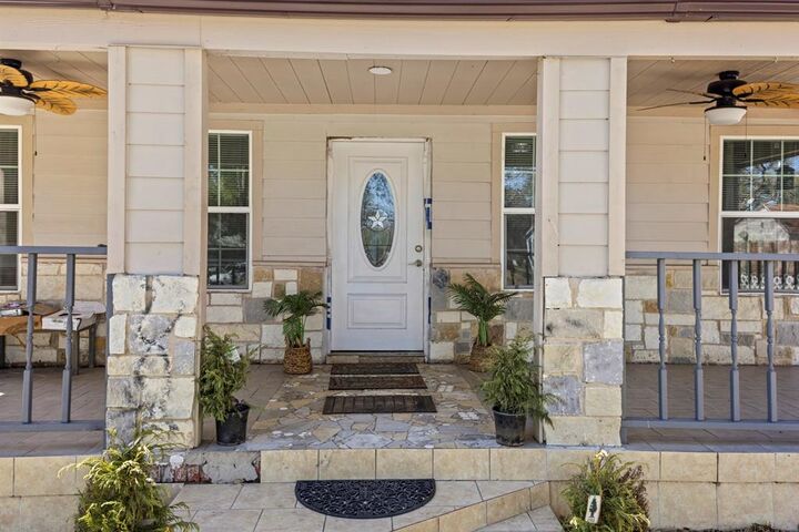 Property Photo: 811 Ward Street TX 76661