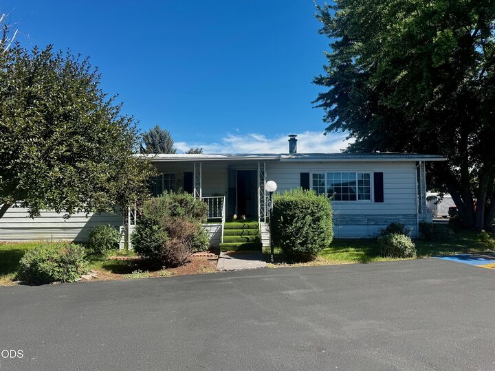 Property Photo:  3500 Summers Ln #47  OR 97603 