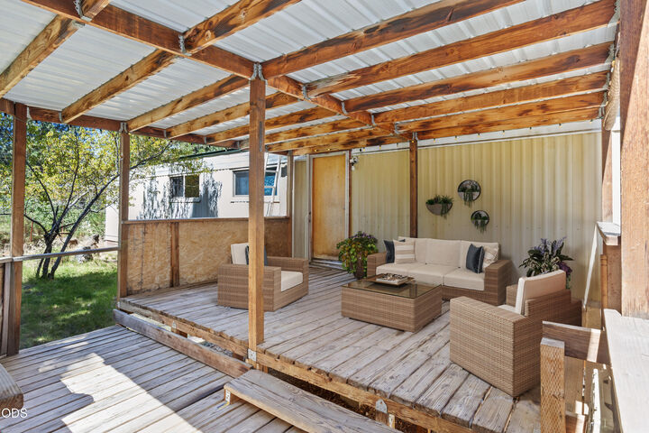 Property Photo:  60948 Flint Lane  OR 97702 