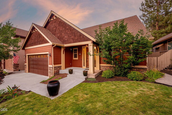 Property Photo: 60826 Whitney Place OR 97702