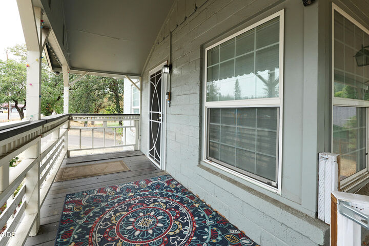 Property Photo: 22172 Highway 62 OR 97539