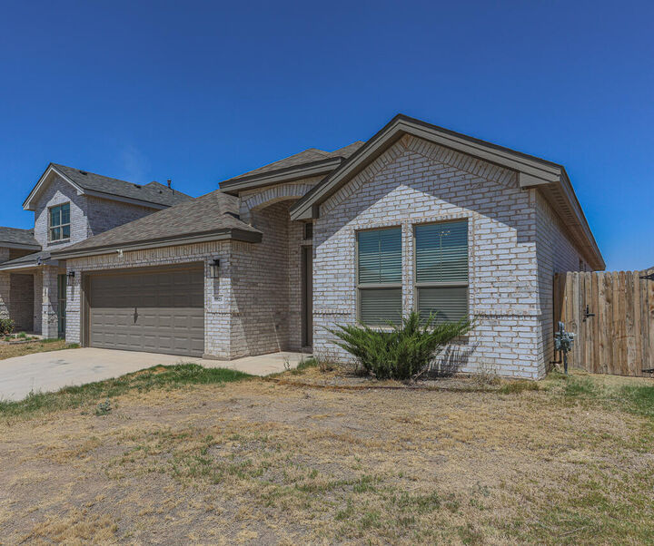 Property Photo: 1825 Twin Falls Dr TX 79762