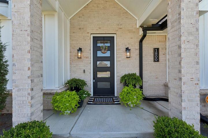 Property Photo: 1800 Lago Drive OK 73160