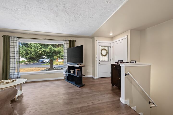 Property Photo: 2545 Young Avenue BC V2B 4M9