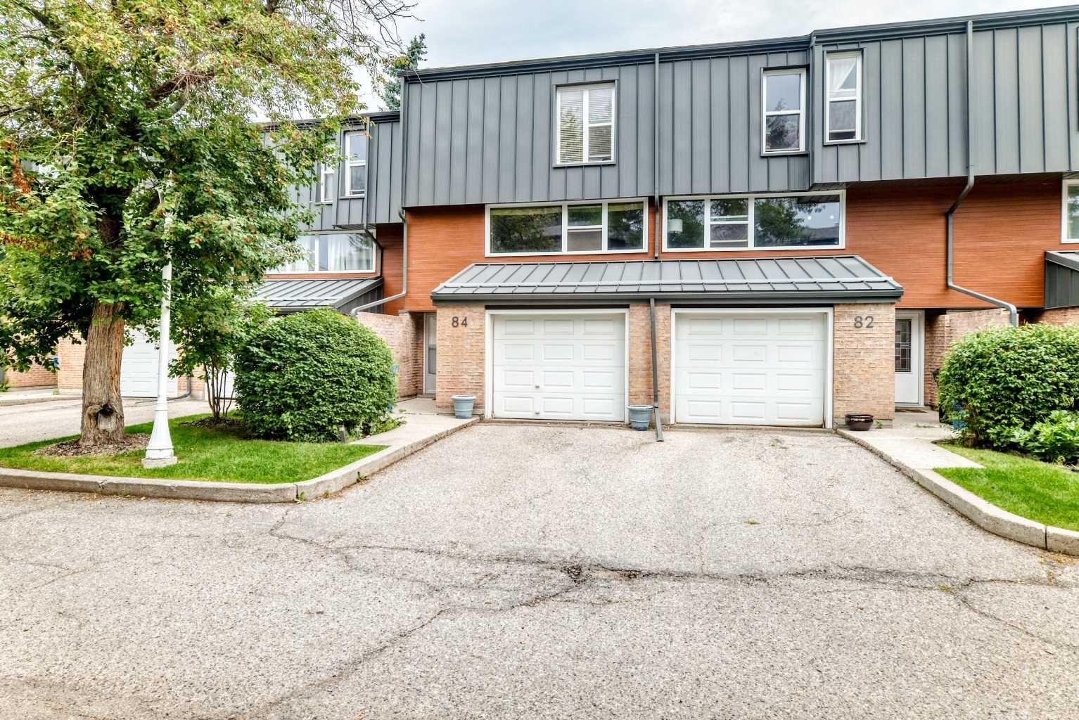 Photo de la propriété:  84 Brae Glen Lane SW  AB T2W 1B6 