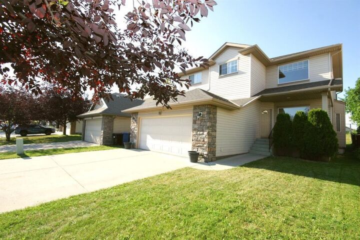 Property Photo: 99 Panorama Hills Way NW AB T3K 5N9