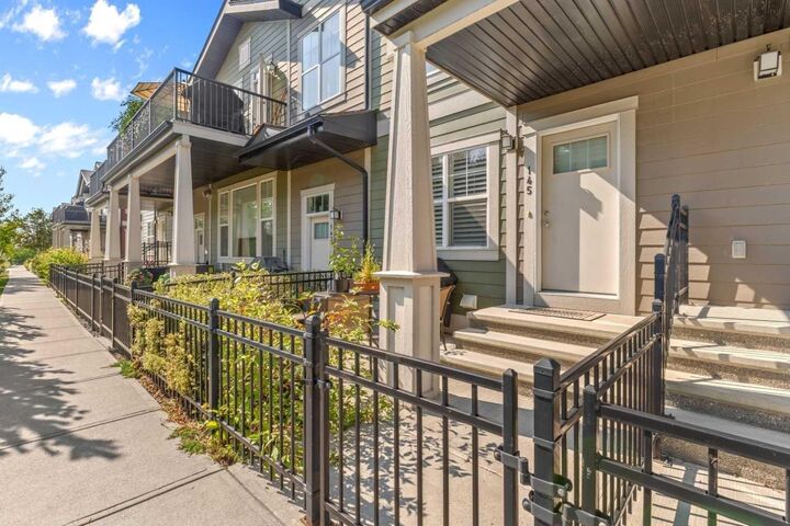 Property Photo:  145 Cranford Walk SE  AB T3M 1R5 