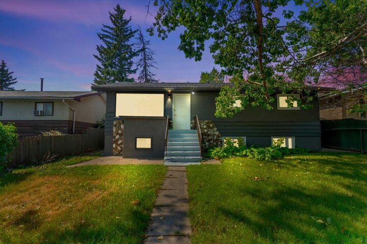 1527 52 Street SE — photo 1