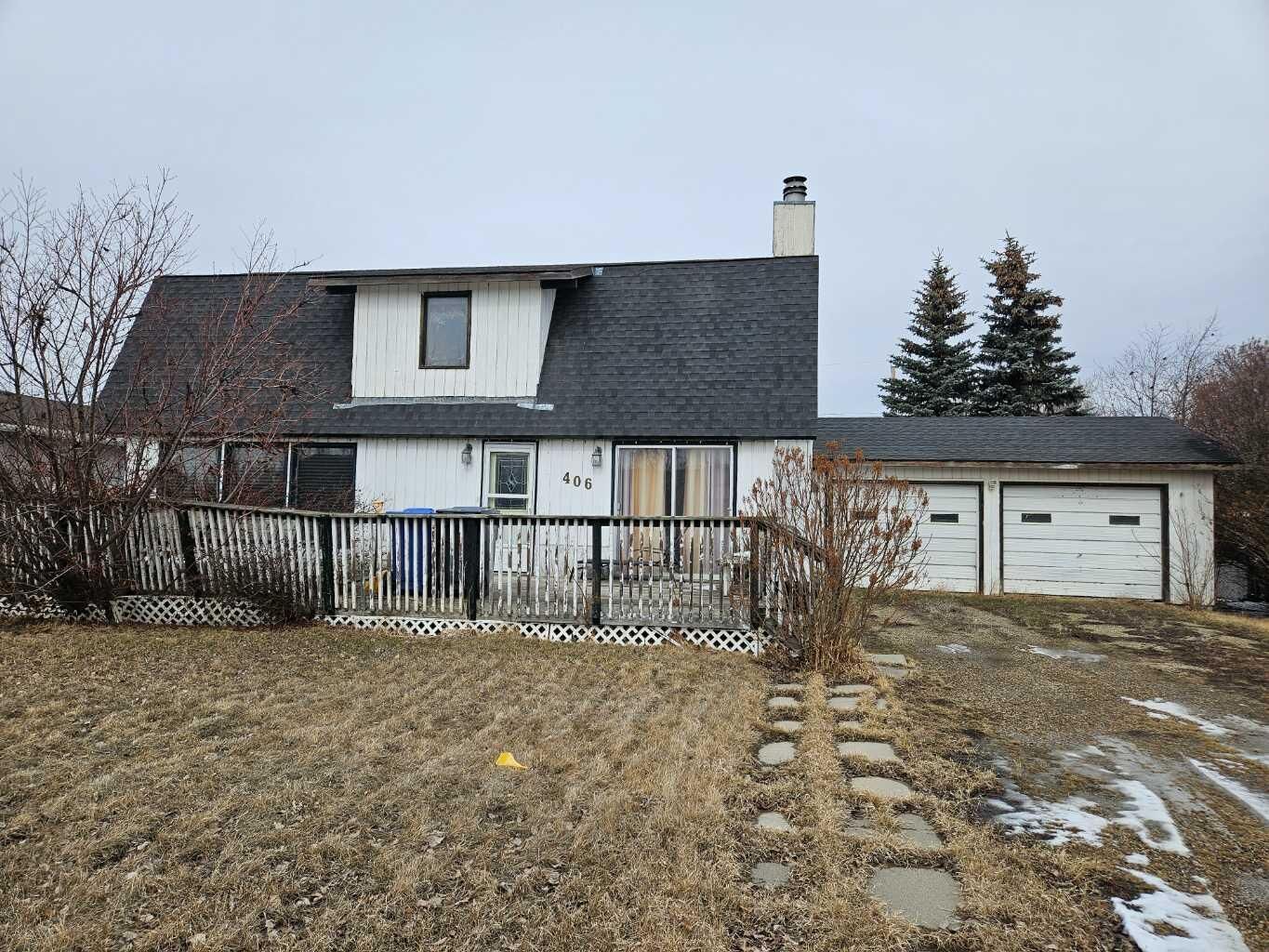 Property Photo: 406 8 Street S AB T0M 0G0