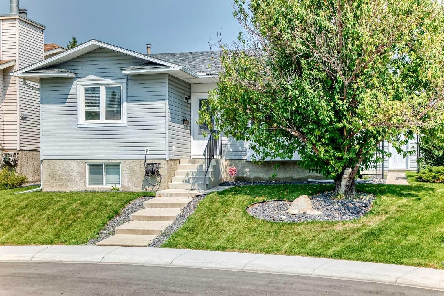 Property Photo: 116 McKerrell Close SE AB T2Z 1M2