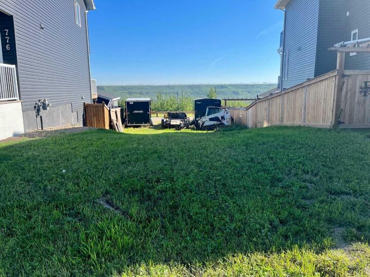 772 Athabasca Avenue — photo 1