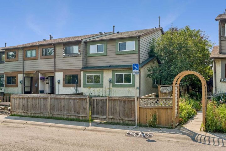 Property Photo:  5603 1 Avenue SE  AB T2A 5Z6 