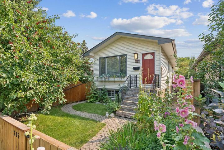 Property Photo: 205 15 Avenue NE AB T2E 1H1
