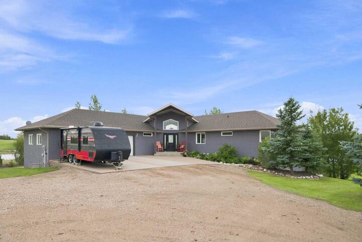 Property Photo: 2 Pheasantback Close AB T0C 2L0