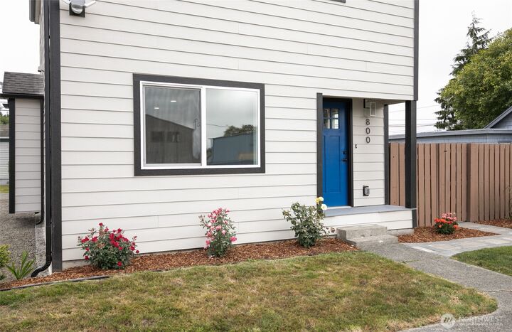 Property Photo:  800 E Market Street  WA 98520 