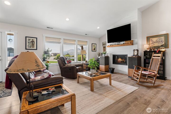 Property Photo:  25  Columbia View Drive  WA 98812 
