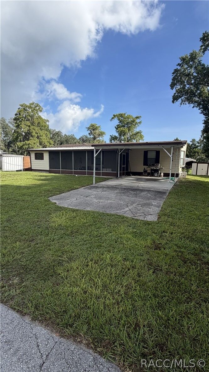 Property Photo: 8449 W Dixie Court FL 34448