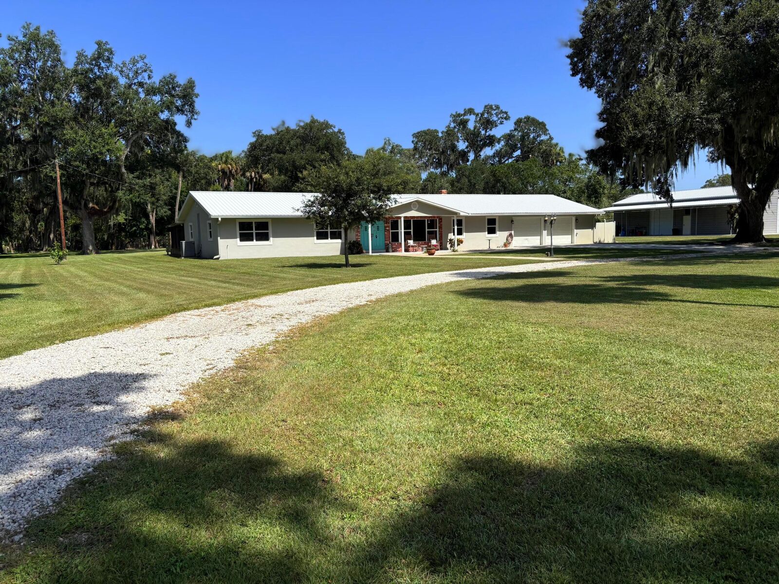 Property Photo: 2160 SW 28th Avenue FL 34974