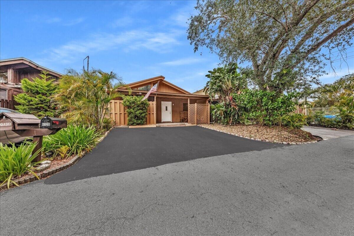 Property Photo: 6120 NW 33rd Way FL 33309