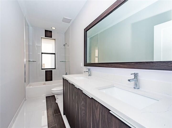 Property Photo:  1101 NE 3rd Avenue  FL 33304 