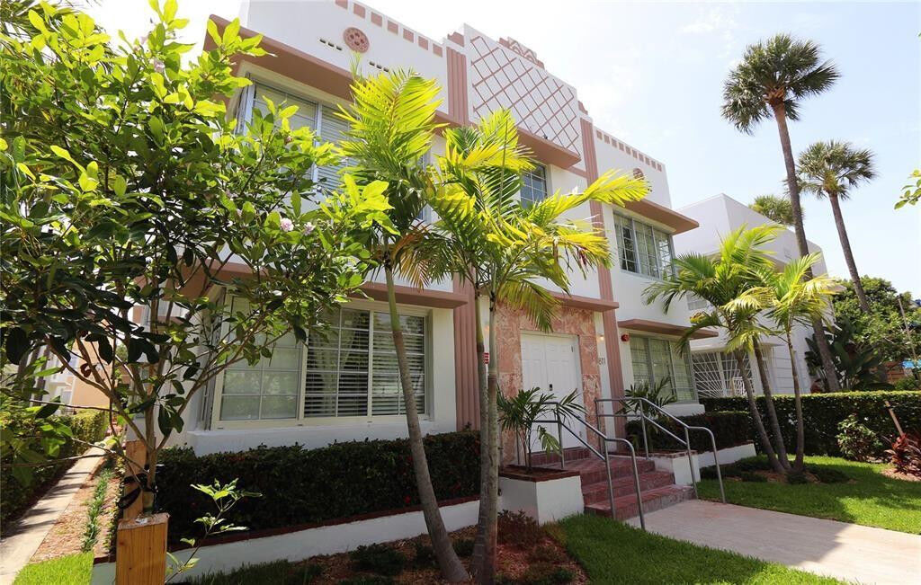 Property Photo:  811 Jefferson Avenue 102  FL 33139 