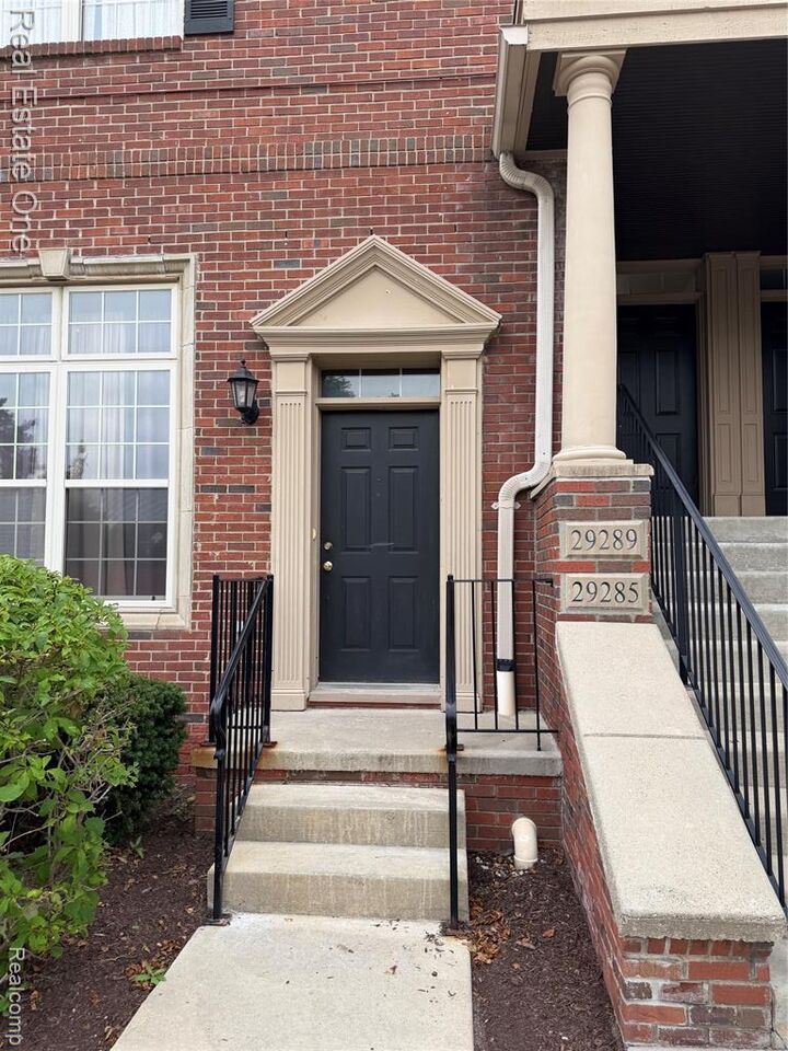 Property Photo:  29285 Glen Oaks Boulevard  MI 48334 