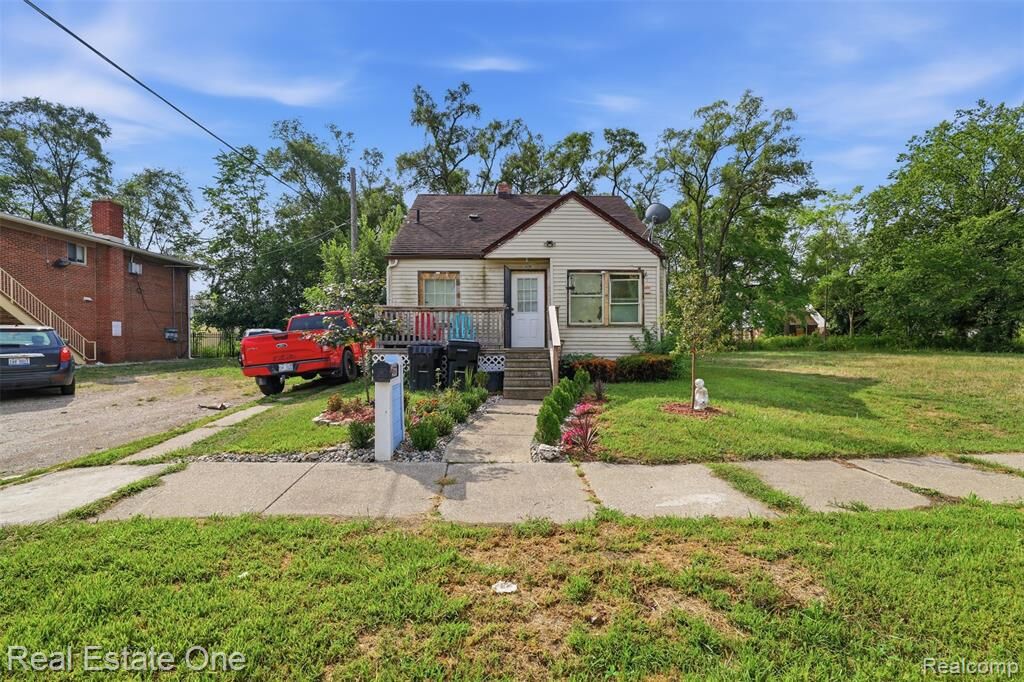 Property Photo: 14320 Maiden Street MI 48213