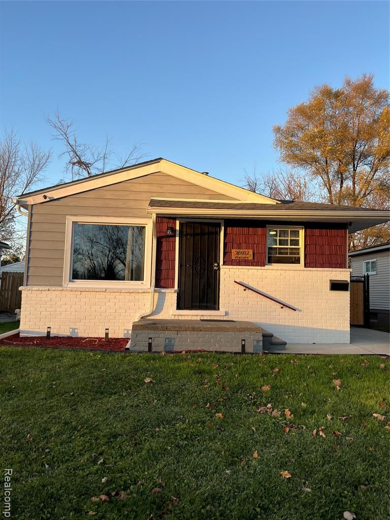 Property Photo: 26912 Colgate Street MI 48141