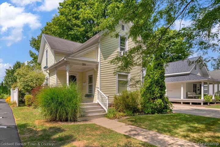 Property Photo:  319 Hickory Street  MI 48381 