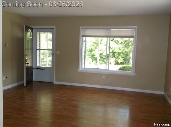 Property Photo:  412 Sherwood Court  MI 48442 