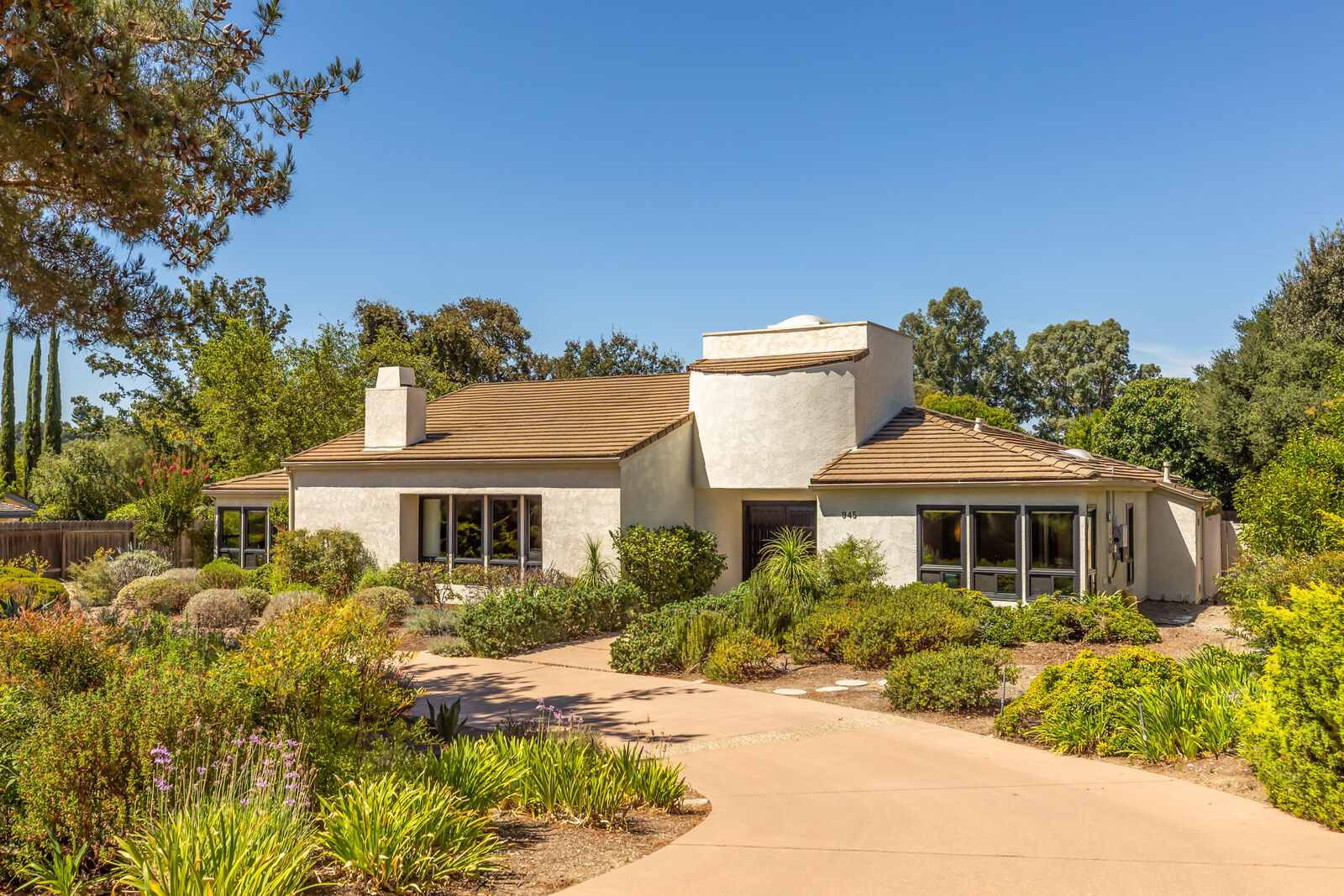 Property Photo:  945 Nysted Drive  CA 93463 