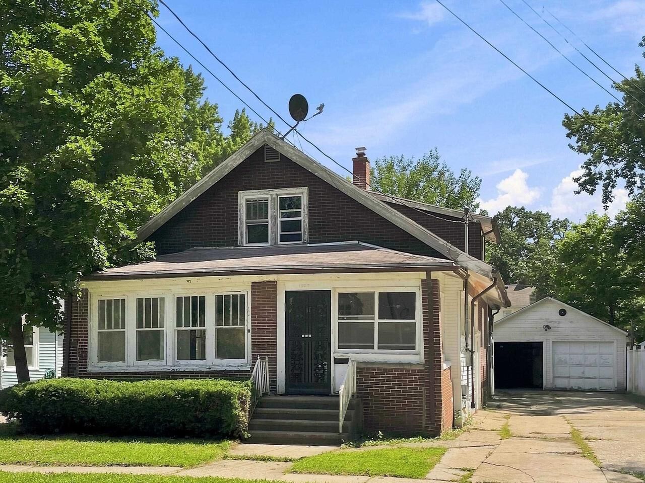 Property Photo:  1329 Yates Avenue  WI 53511 
