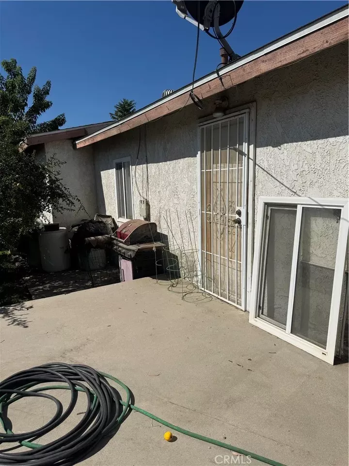 Property Photo:  174 E 11th  CA 92570 