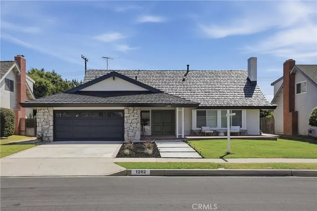 Property Photo:  1202 Limerick  CA 92870 
