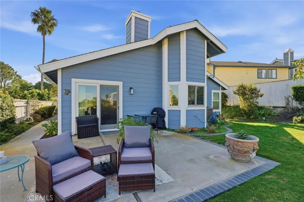 Property Photo: 1816 E Pointe CA 92008