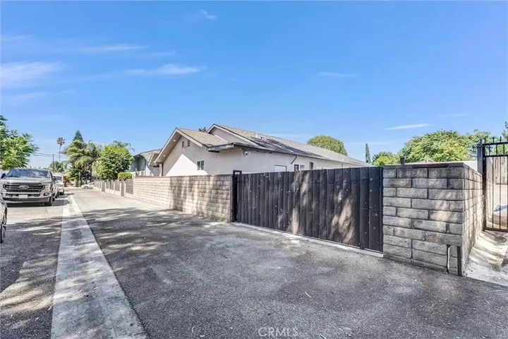 Property Photo:  15012 Wyandotte  CA 91405 